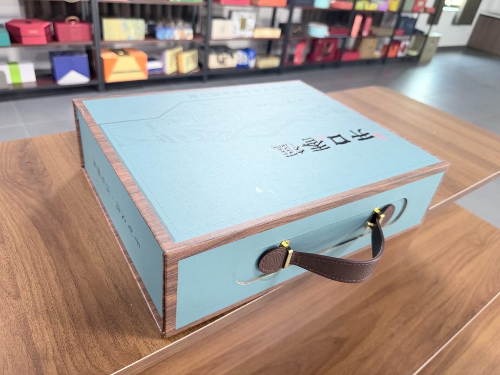 Light Blue Cigarette Gift Box With Flip Opening Lid And Landscape Design - view 