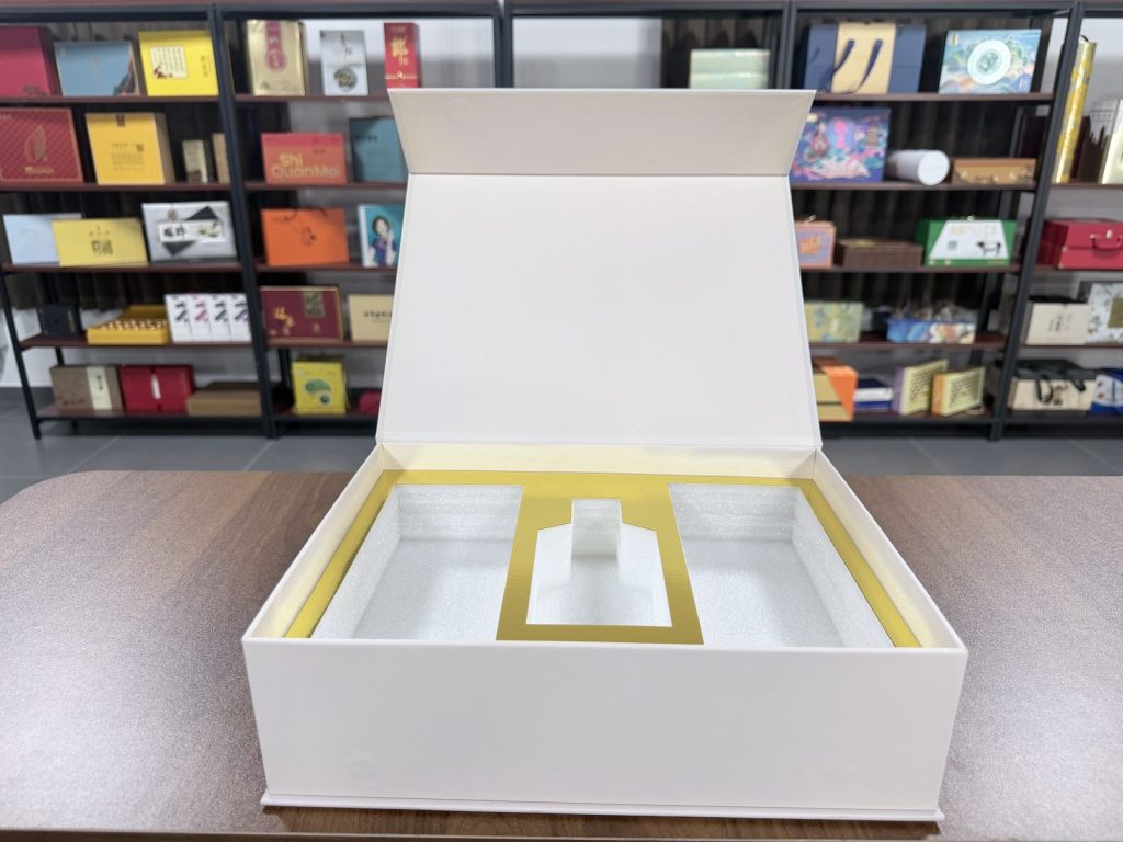 Elegant White Landscape Tea Gift Box Set With Multiple Compartments - view
