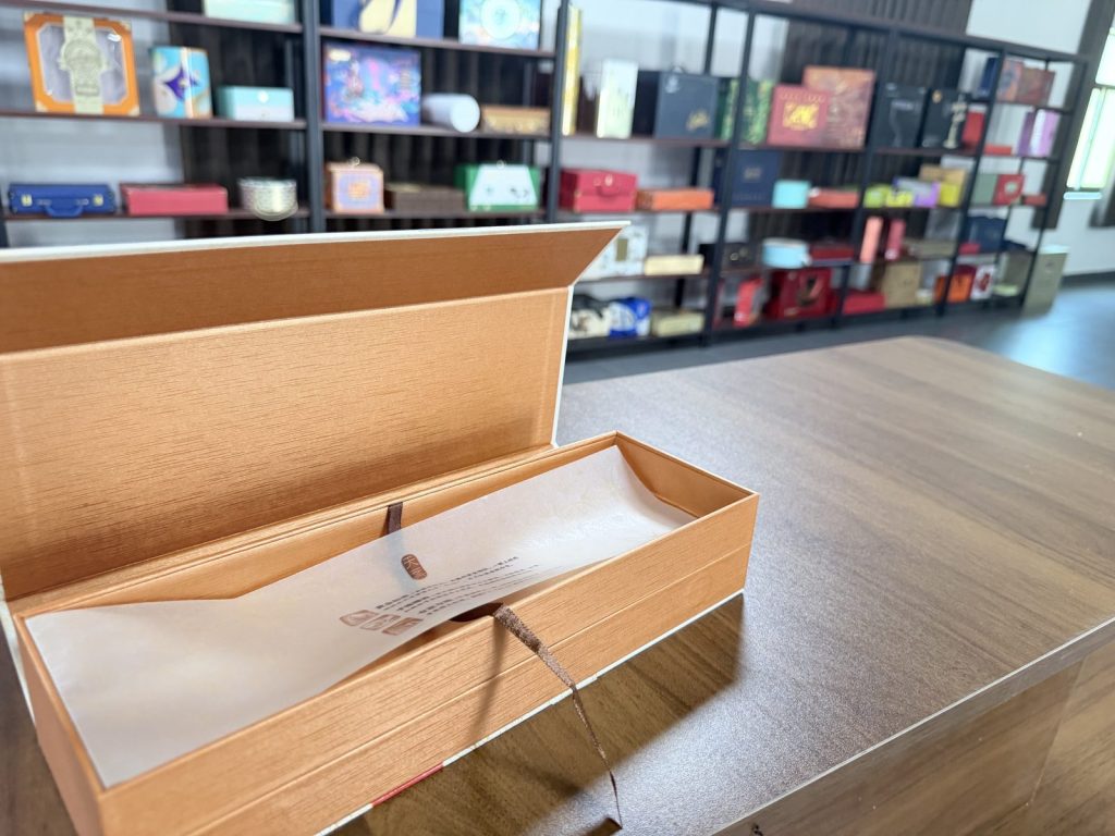 Elegant Kraft Paper Tea Gift Box With Traditional Chinese Calligraphy - view