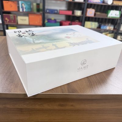 Elegant White Landscape Tea Gift Box Set With Multiple Compartments