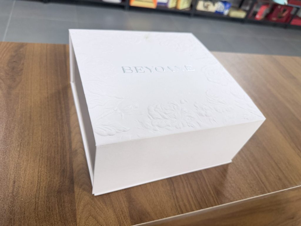 Elegant White Landscape Tea Gift Box Set With Multiple Compartments - view
