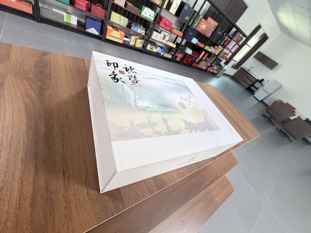 Elegant White Landscape Tea Gift Box Set With Multiple Compartments - view