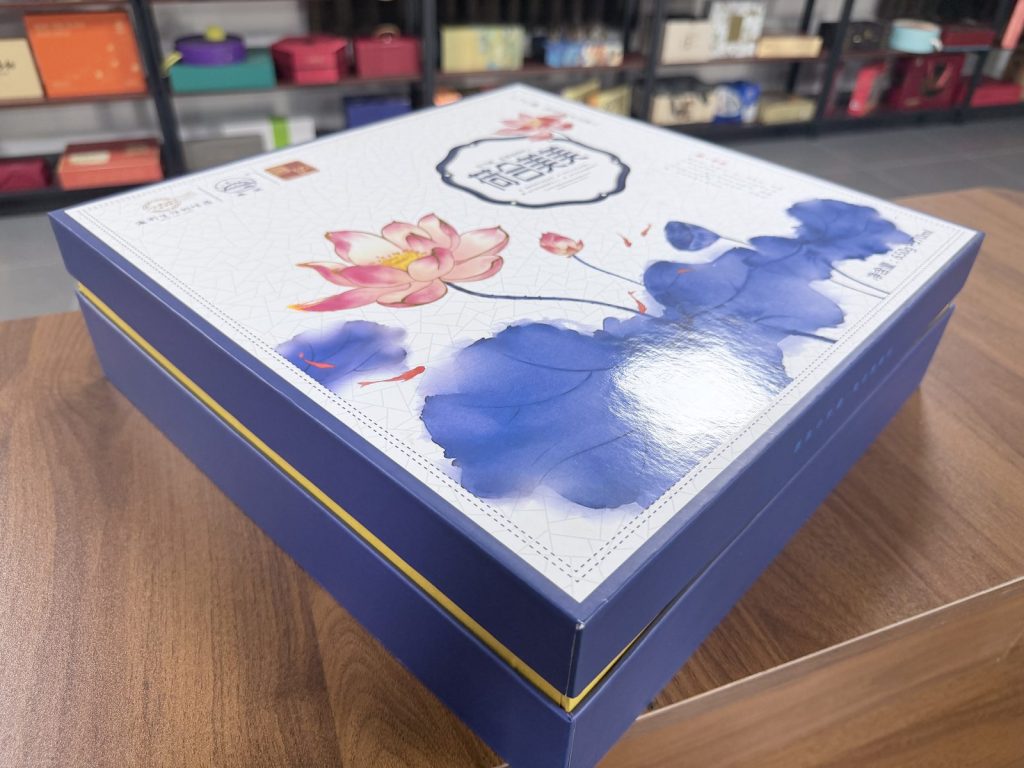 Elegant Blue And White Lotus Floral Gift Box Set With Inner Boxes - view