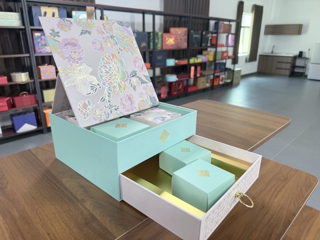 Elegant Floral Two Tier Drawer Gift Box Set With Mint Green Design