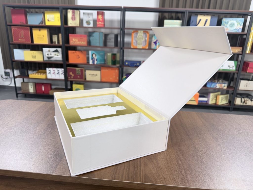Elegant White Landscape Tea Gift Box Set With Multiple Compartments - view