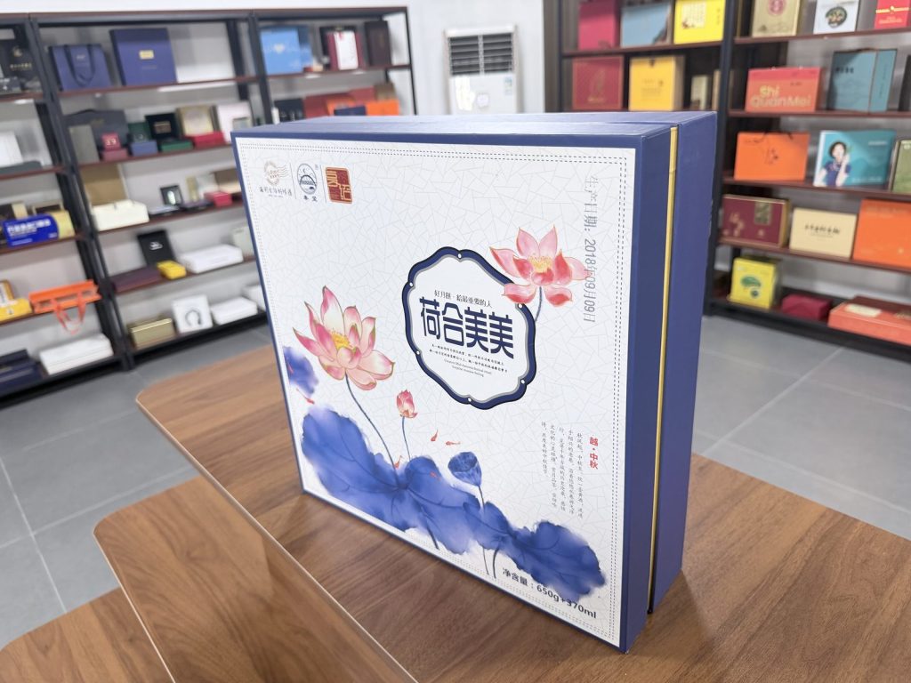Elegant Blue And White Lotus Floral Gift Box Set With Inner Boxes - view