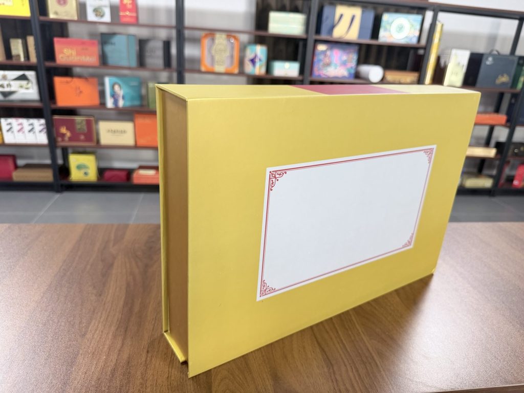 Luxury Gold And Red Tea Gift Box Set With Traditional Chinese Print - view